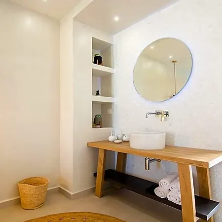 Hotel Avanti Ios