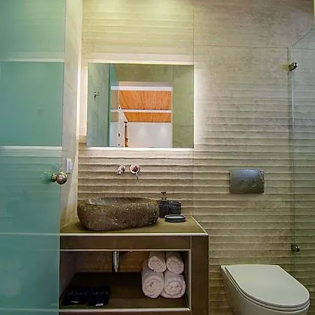 Avanti Hotel 2*
